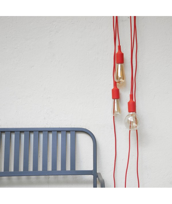 Lampada Spinello Siliconico E27 con portalampada in silicone rosso è filo in cotone rosso composizione