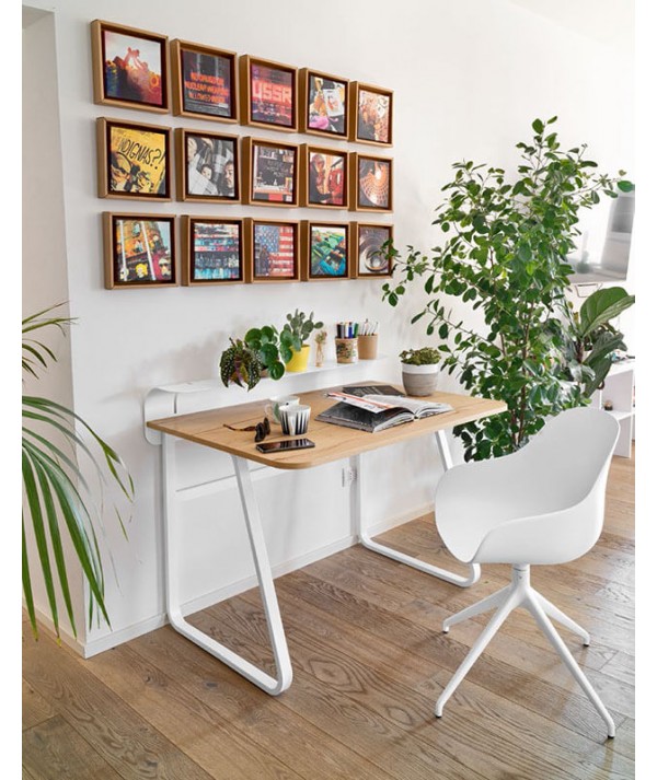 Scrivania Foldy struttura in metallo bianco ottico opaco piano nobilitato rovere naturale