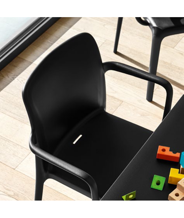 Sedia bayo con braccioli nero opaco