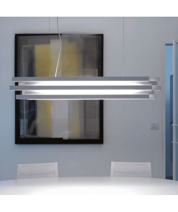 Lampada a sospensione Escape in alluminio verniciato bianco ambientata