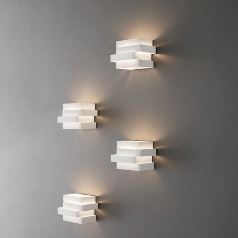 Lampada a parete Escape Cube realizzata in alluminio verniciato bianco Lampada a parete Escape Cube realizzata in alluminio verniciato bianco