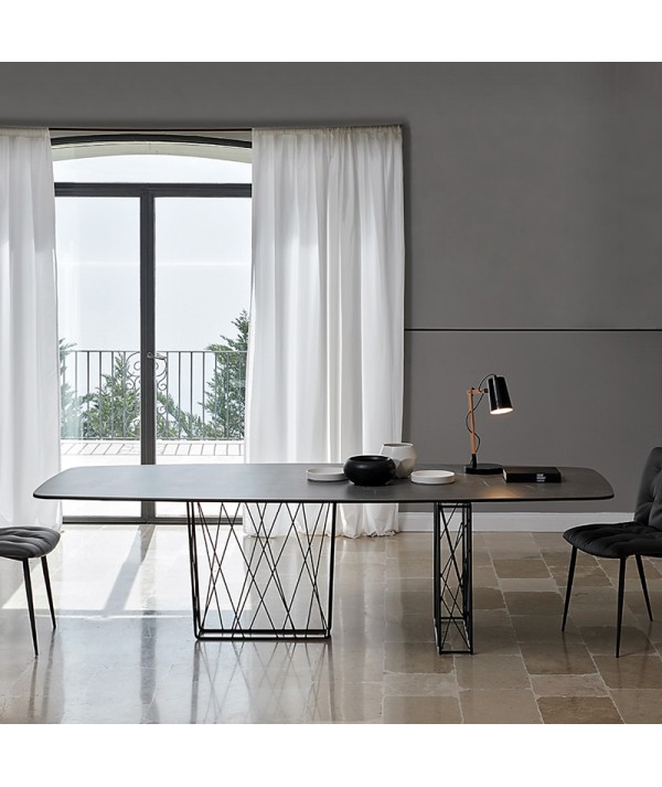 tavolo Mikado Friulsedie piano in keramic pietra grey e struttura in metallo antracite