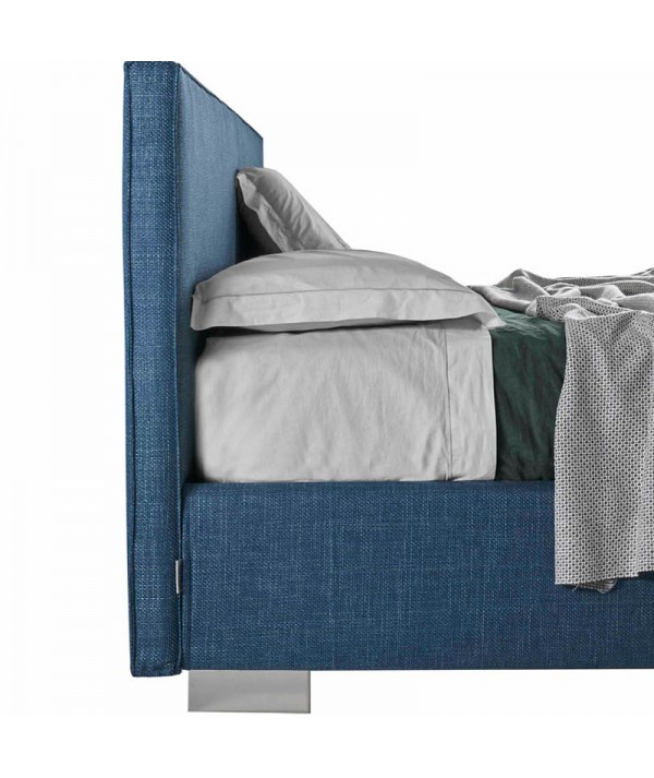 dettaglio testata del letto matrimoniale vela liscio di lettissimi con box contenitore e giroletto alto 28 cm