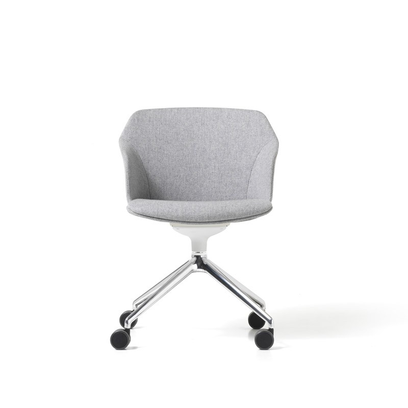 Poltroncina con telaio girevole cromato e ruote Poltroncina con telaio girevole cromato e ruote