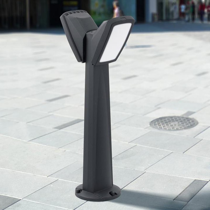 lampada da terra pinela con due punti luce per esterno nera della Darklight lampada da terra pinela con due punti luce per esterno nera della Darklight