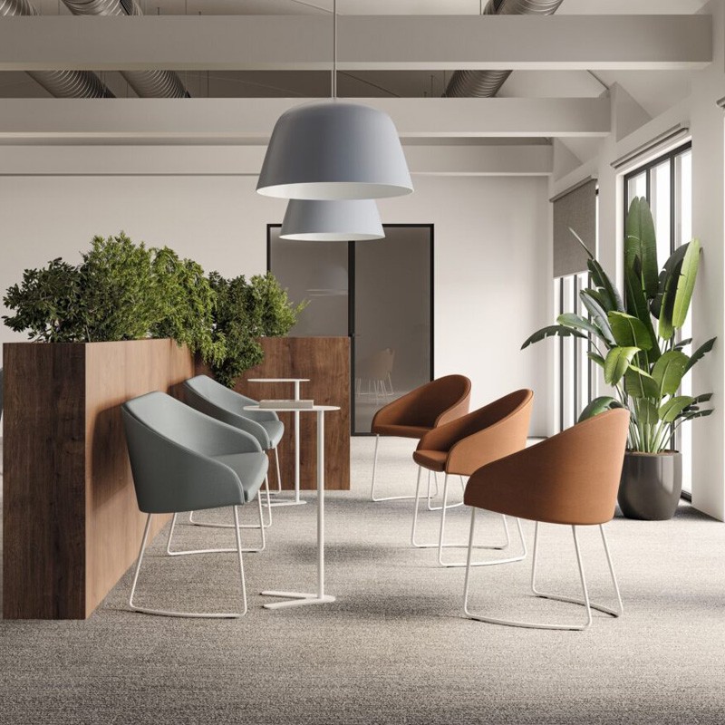 Poltroncina Kameo monocolore a slitta Poltroncina Kameo monocolore a slitta