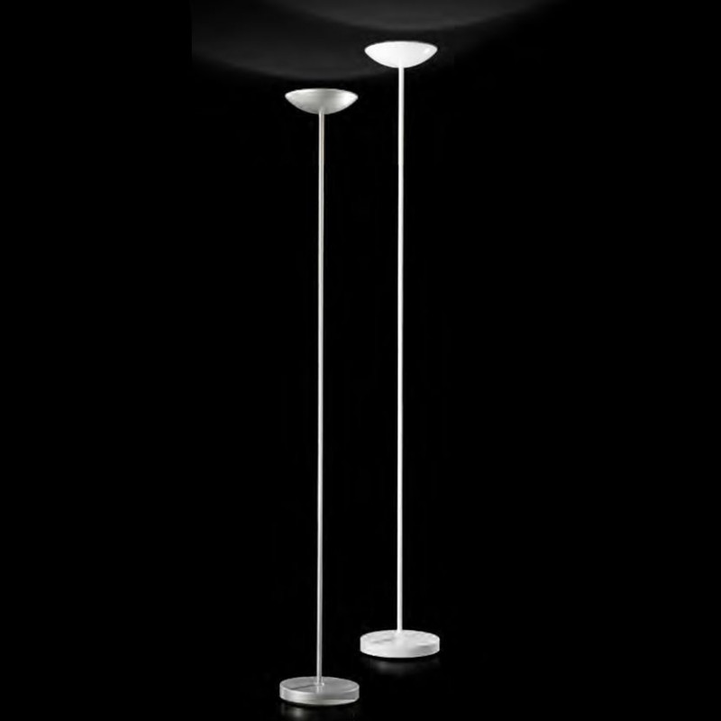 lampada a terra in metallo bianco o argento lampada a terra in metallo bianco o argento
