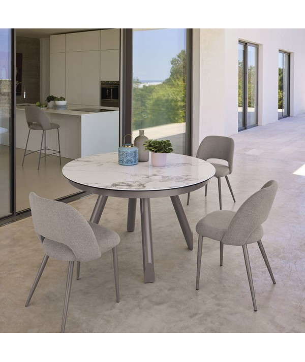 Tavolo tondo Newton Keramic lucido arabescato con gambe in titanio Friulsedie