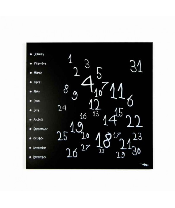Calendario perpetuo Krok Black di dESIGNoBJECT realizzato in lamiera tagliata al laser verniciata a polvere di colore nero e ser