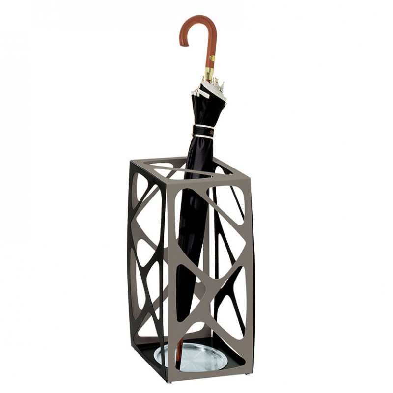 Portaombrelli Basket di Pezzani realizzato in acciaio verniciato grigio ardesia con comoda vaschetta salva gocce in accaio inox Portaombrelli Basket di Pezzani realizzato in acciaio verniciato grigio ardesia con comoda vaschetta salva gocce in accaio inox