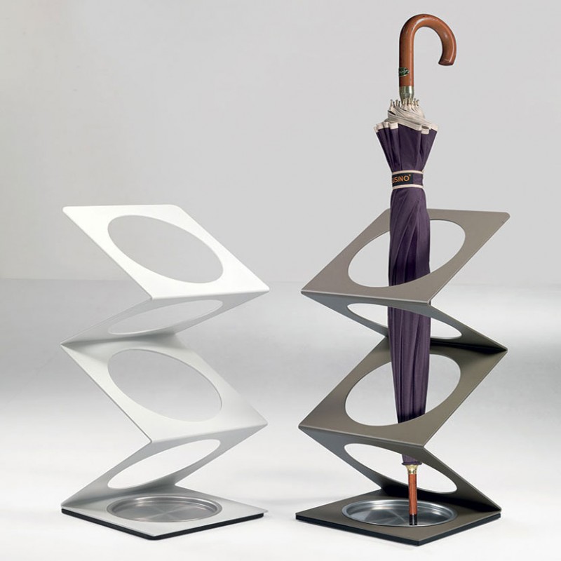 Portaombrelli Molla di pezzani realizzato in acciaio verniciato bianco o tortora con comoda vaschetta salva gocce in accaio inox Portaombrelli Molla di pezzani realizzato in acciaio verniciato bianco o tortora con comoda vaschetta salva gocce in accaio inox
