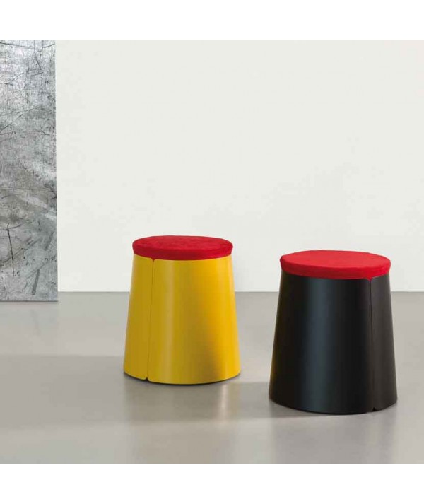 Tavolino Bobino Pouf in metallo laccato giallo maya con cuscino in ciniglia rosso