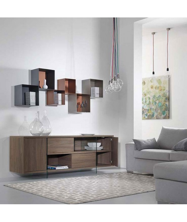 Madia Madison di Pezzani realizzato in Laminato Ecologico noce e piedi in vetro temperato e acciaio ambientata