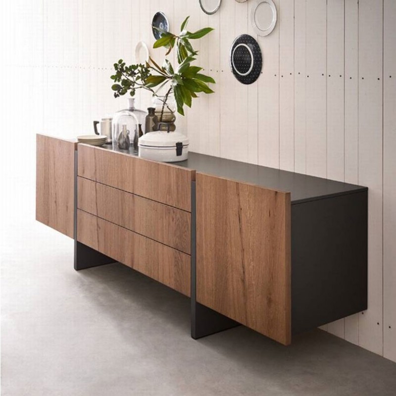 Credenza Alfa di Alf DaFrè con struttura laccata ghisa opaco e ante e tiretti rovere antico biscotto ambietata Credenza Alfa di Alf DaFrè con struttura laccata ghisa opaco e ante e tiretti rovere antico biscotto ambietata