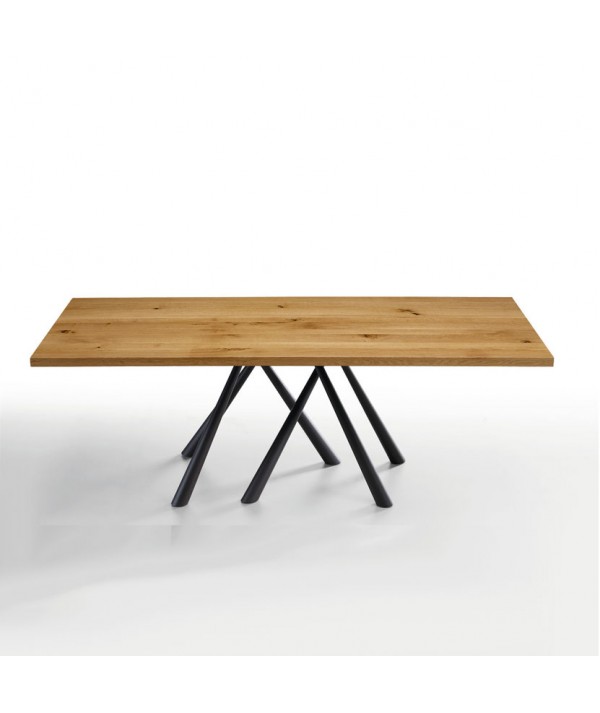 Tavolo Forest Fisso di Midj realizzato con la struttura in acciaio nero piano in legno massello di rovere bordo dritto