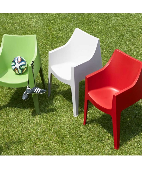 Poltrona Coccolona in tecnolpolimero perfetta sia per il contract che per l'esterno in vedre pistacchio bianco e rosso