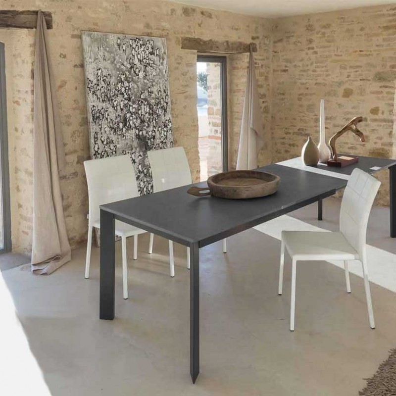Tavolo Galileo Allungabile di friulsedie con piano laminato antracite e gambe metallo antracite Tavolo Galileo Allungabile di friulsedie con piano laminato antracite e gambe metallo antracite