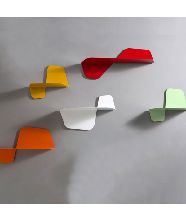 Composizione di mensole Flap in metallo con diverse dimensioni