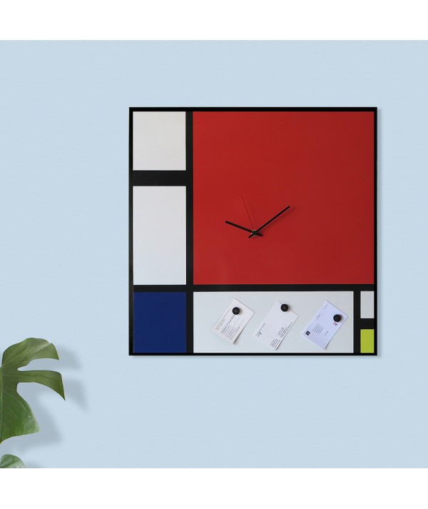 Orologio Mondrian di dESIGNoBJECT ambientato