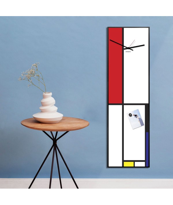 Orologio/Lavagna magnetica Mondrian geometrico da parete di dDESIGNoBJET ambientato