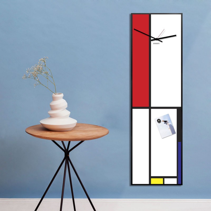 Orologio/Lavagna magnetica Mondrian geometrico da parete di dDESIGNoBJET ambientato Orologio/Lavagna magnetica Mondrian geometrico da parete di dDESIGNoBJET ambientato