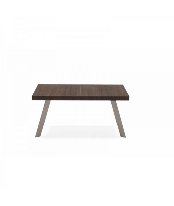 Il tavolo allungabile Bold di connubia calligaris con gambe in faggio finitura tortora e piano in nobilitato termocotto