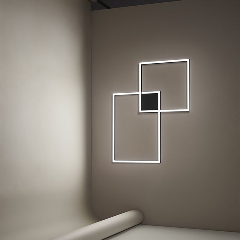 lampada a sospensione e a parete cross di perenz in alluminio nero