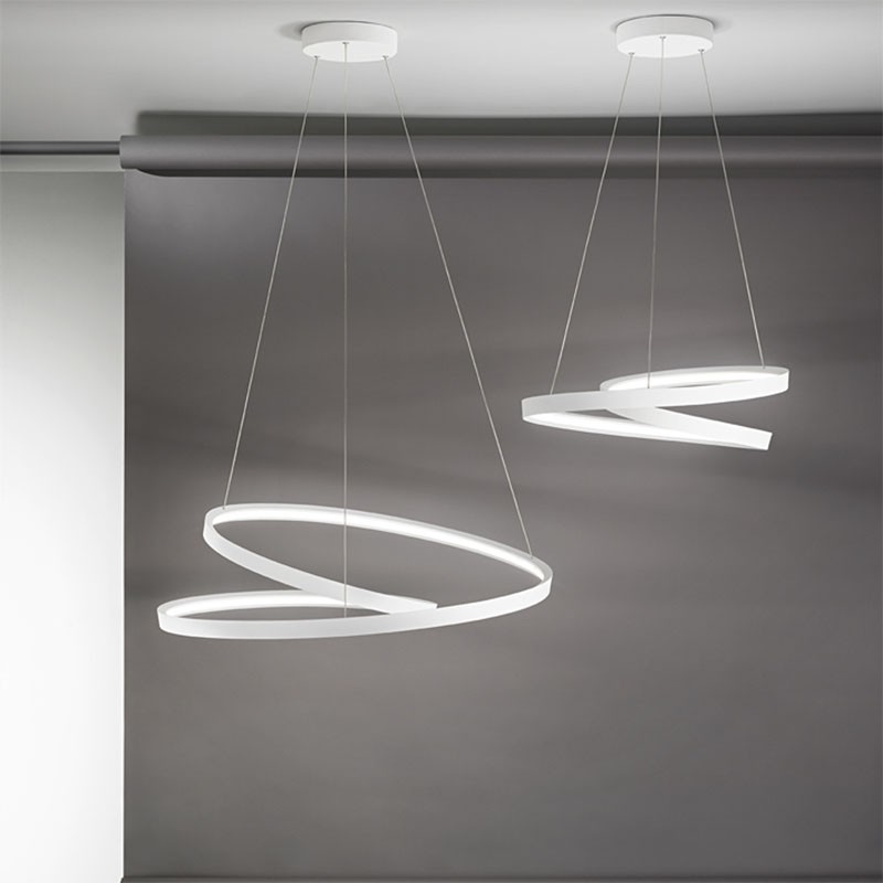 lampada a sospensione ritmo di perenz bianco opaco grande e media