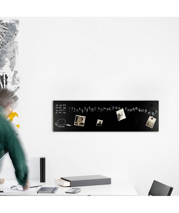 Calendario perpetuo Krok 2 Black di dESIGNoBJECT ambientato