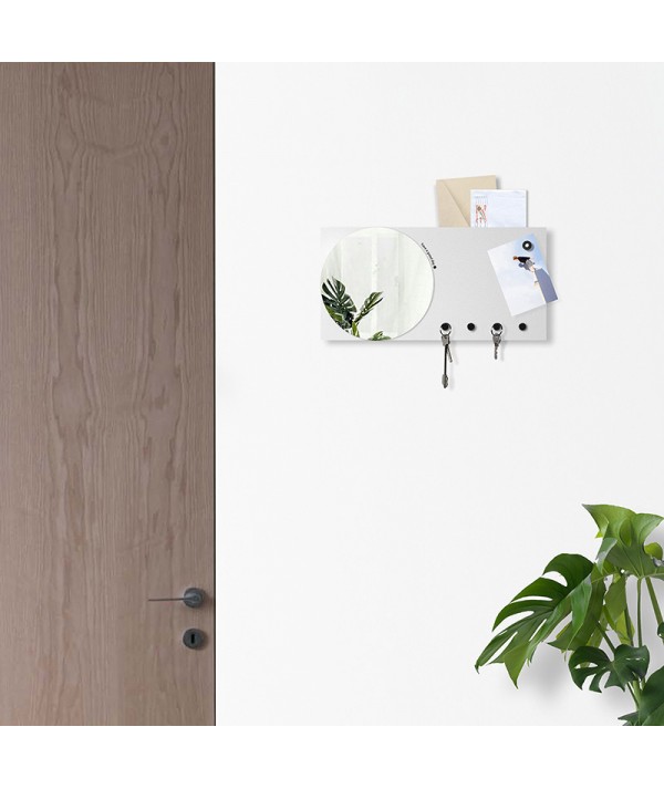 specchio-portachiavi in metallo di dESIGNoBJET ambientato