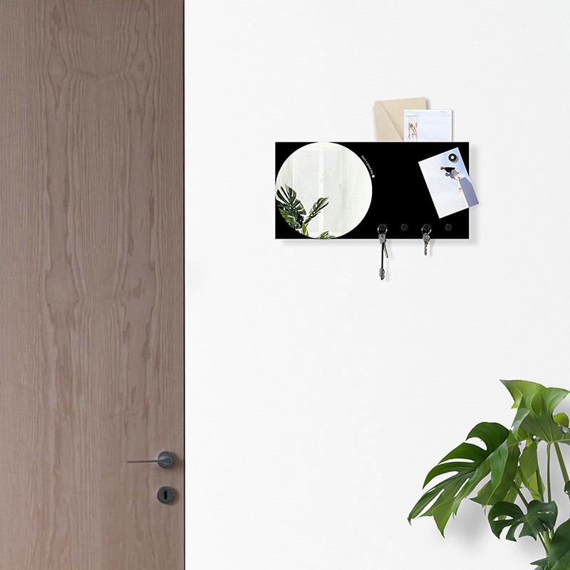 specchio-portachiavi in metallo di dESIGNoBJET ambientato