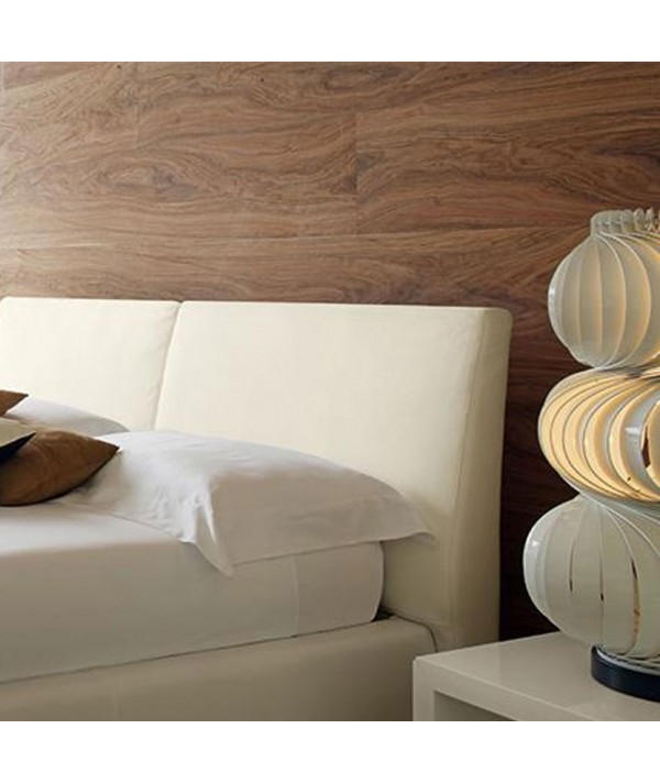 Letto matrimoniale Aurora in ecopelle dettaglio testiera