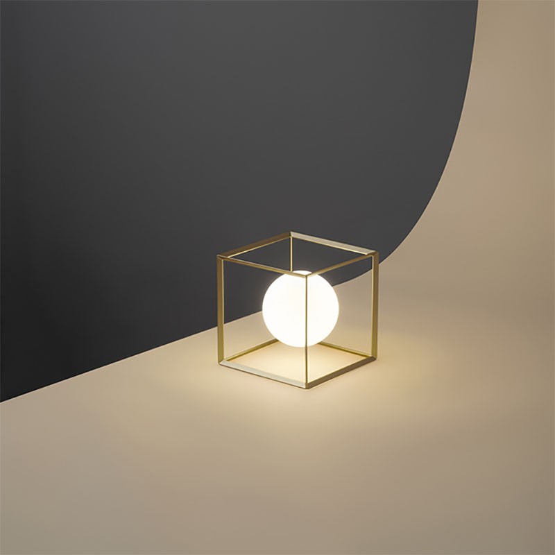 Lampada da Tavolo Cube Oro di Perenz Lampada da Tavolo Cube Oro di Perenz