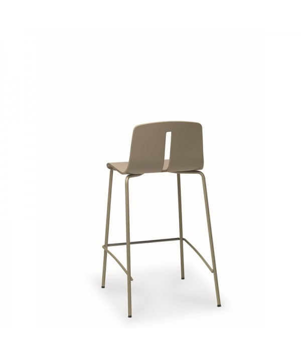 sgabello gordon di friulsedie realizzato con struttura in metallo laccato corda con sedile laccato corda