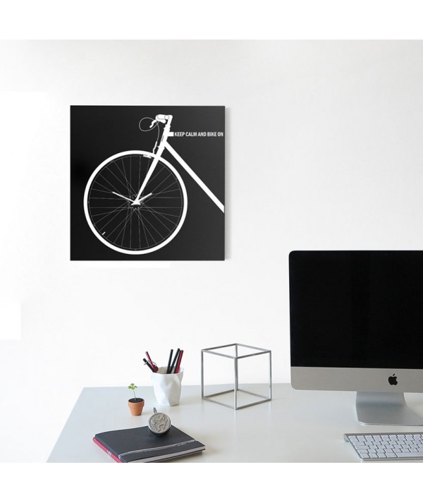 Orologio da parete Bike Clock in metallo nero ambientato