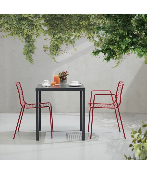 Sedia Summer con braccioli mattone ambientate