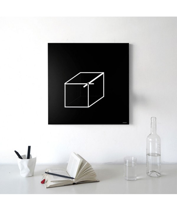 Orologio da parete Cube realizzato su lasta di metallo serigrafata a mano, foto ambientata