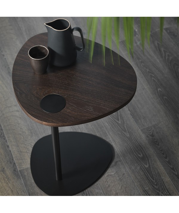 Tavolino Hugcon struttura in metallo nero e piano in legno rovere fumè