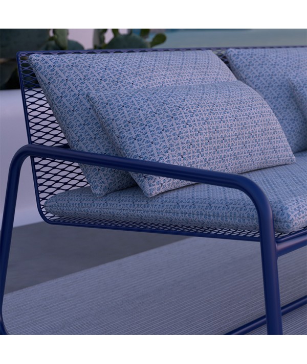 divano da esterno Lolita di memedesign in acciaio blu navy particolare bracciolo