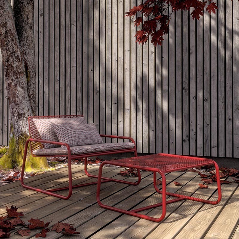 Poltrona da esterno Lolita di memedesign in acciaio rosso dalia