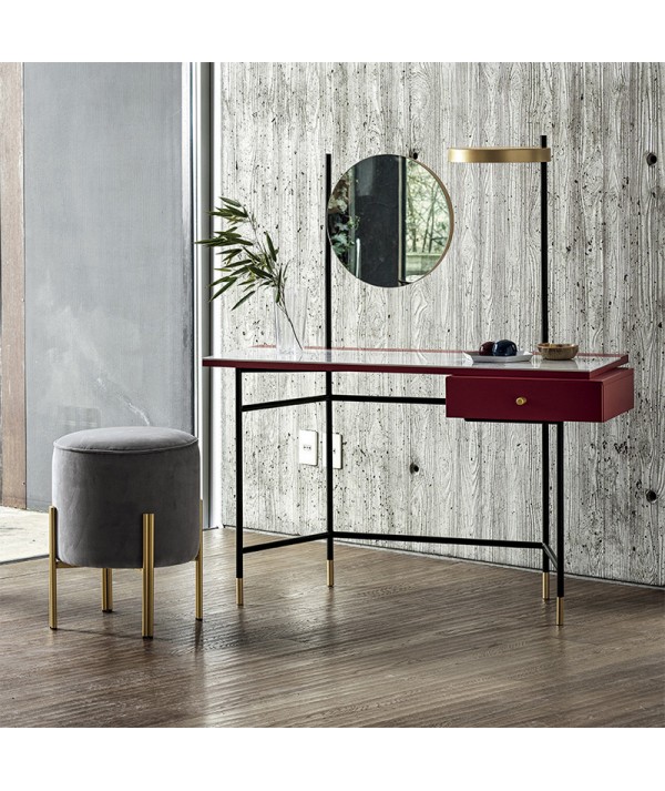 Scrittoio Vanity rosso + arabescato ambientato