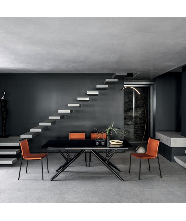 Sedia Shape cuoio ambientato