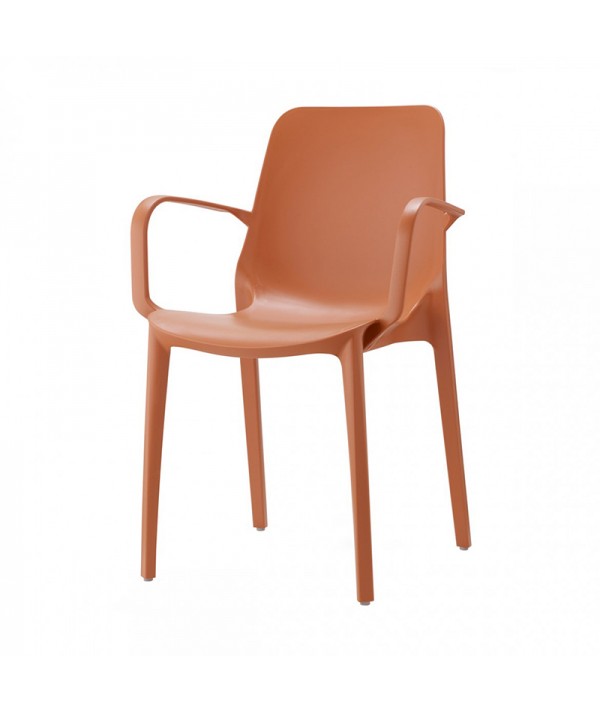 Sedia Ginevra  per interni ed esterni realizzata in tecnopolimero di colore terracotta con braccioli