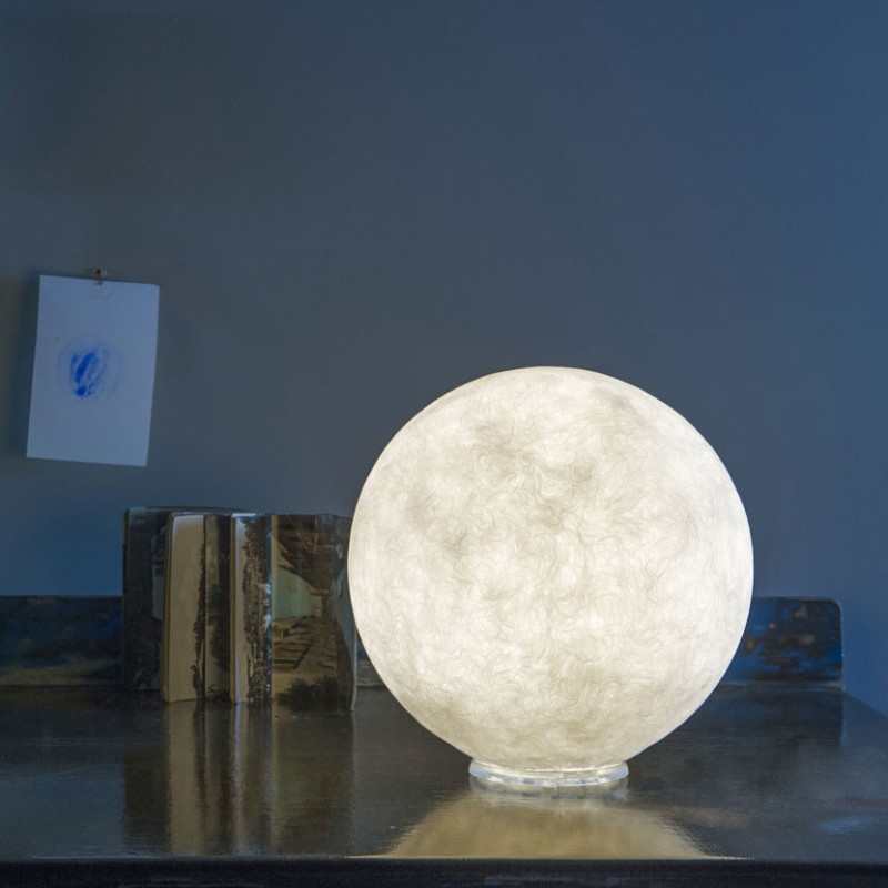 Lampada T.Moon a forma di luna in nebulite di colore bianco Lampada T.Moon a forma di luna in nebulite di colore bianco