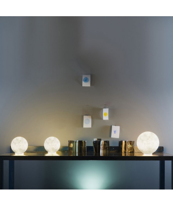 Lampada T.Moon a forma di luna in nebulite di colore bianco