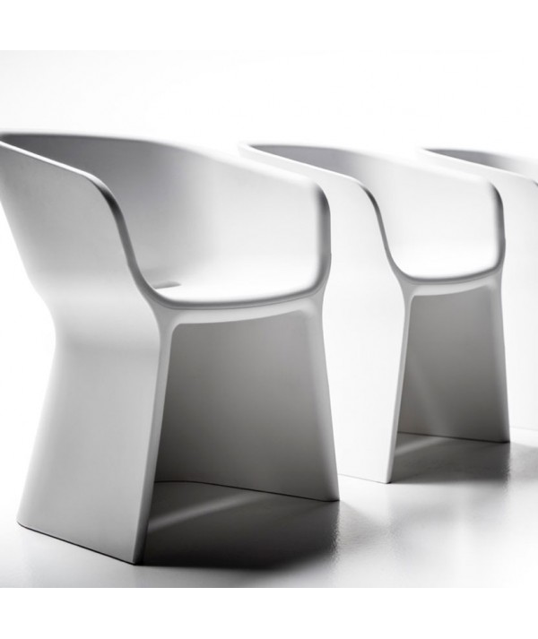 Poltroncina Margarita per interni ed esterni in polietiline riciclabile di colore bianco