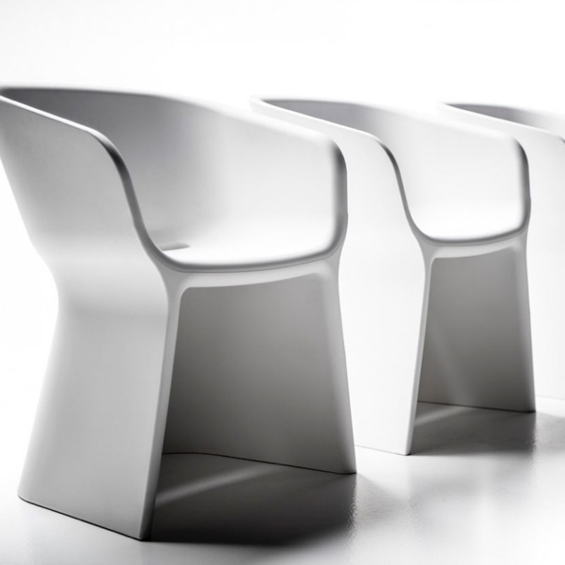 Poltroncina Margarita per interni ed esterni in polietiline riciclabile di colore bianco Poltroncina Margarita per interni ed esterni in polietiline riciclabile di colore bianco